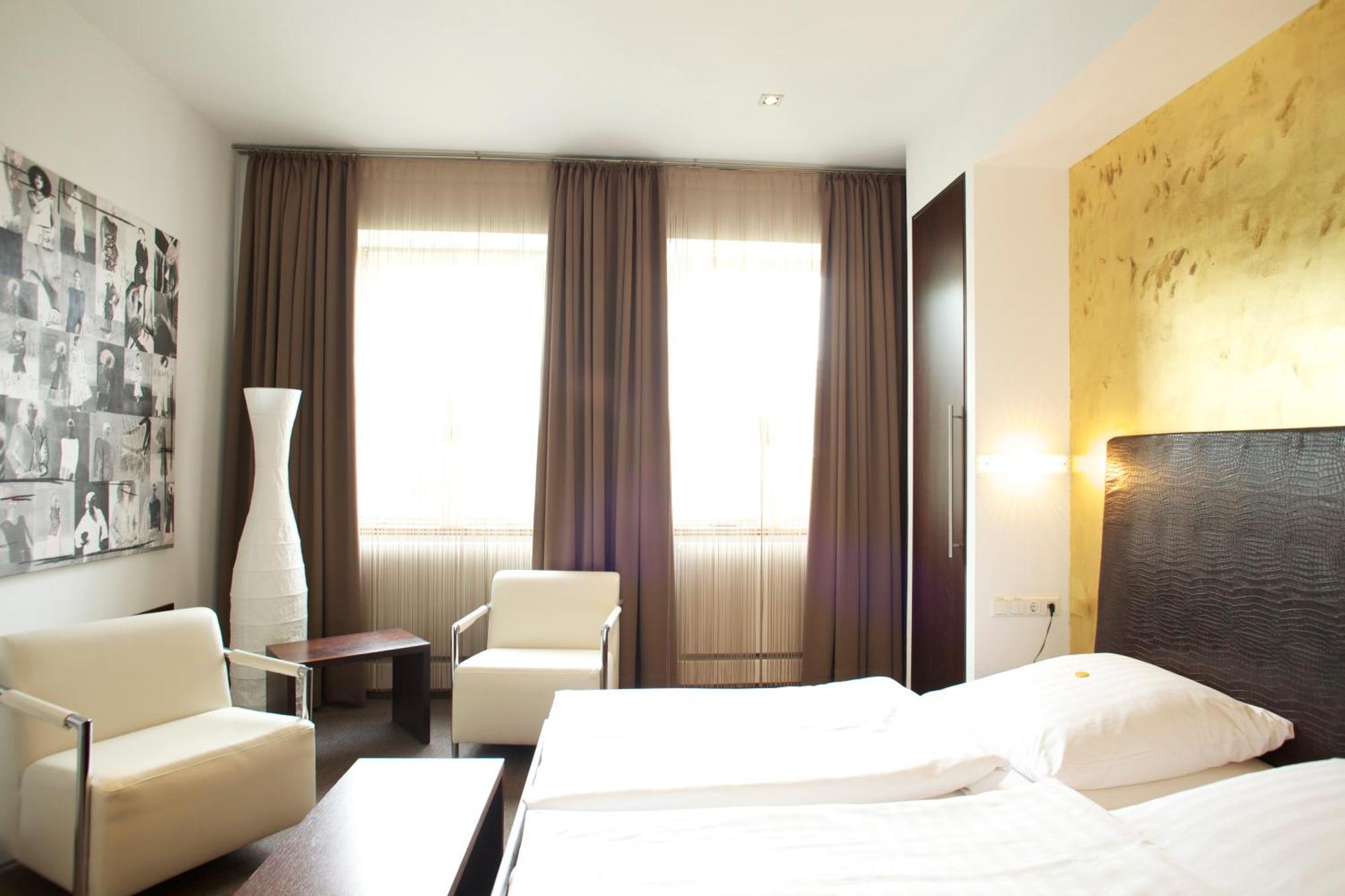 Hotel Zur Wartburg Rheda-Wiedenbrueck Ngoại thất bức ảnh