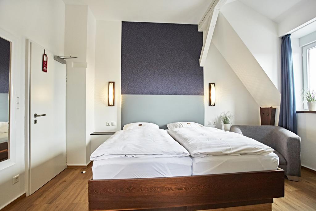 Hotel Zur Wartburg Rheda-Wiedenbrueck Ngoại thất bức ảnh