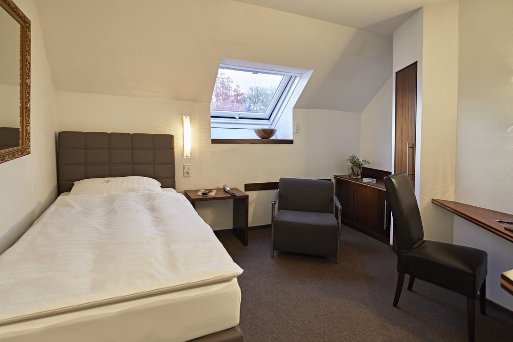 Hotel Zur Wartburg Rheda-Wiedenbrueck Ngoại thất bức ảnh